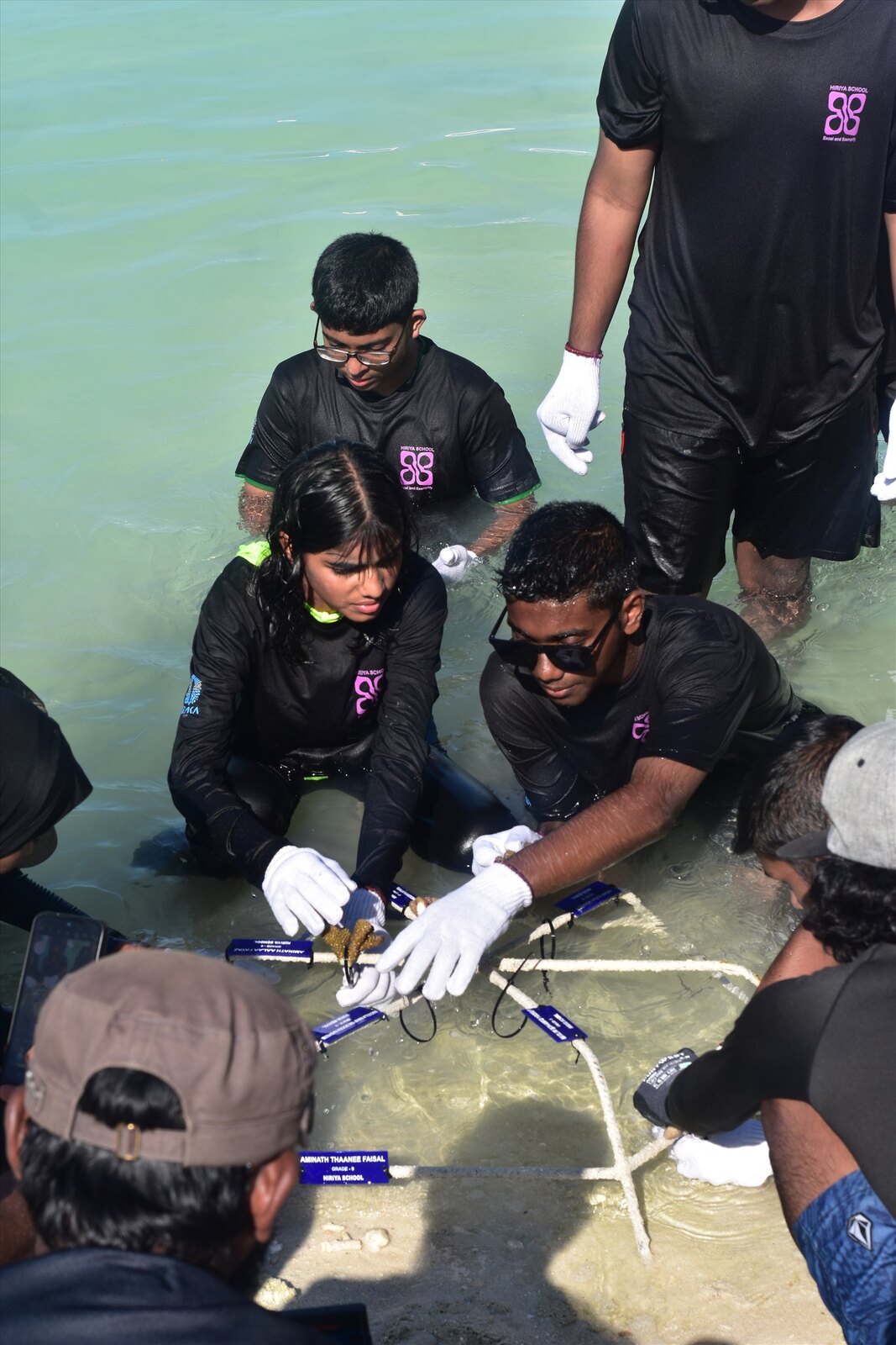 Hiriya School students taking part in practical marine conservation field learning with Muraka Farm